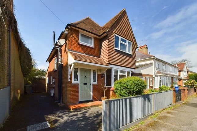 3-bed detached on 8, Brockenhurst Road, Aldershot, £500,000