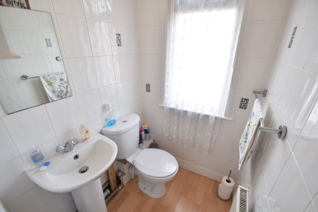 Terraced house to rent in Talbot Road, Luton, Bedfordshire