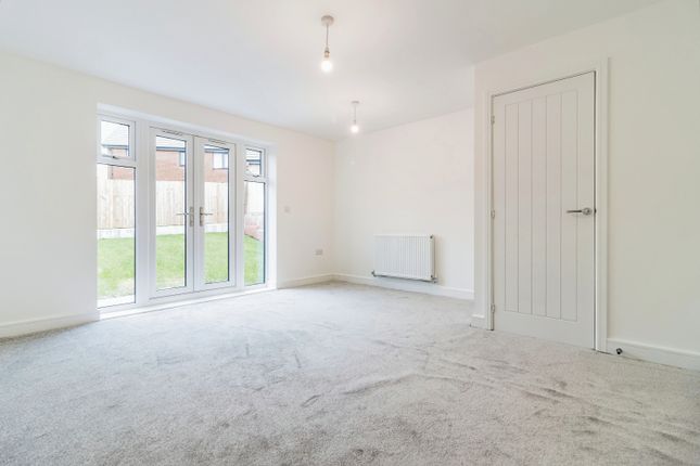 22, Boulter Close, Manchester photo 2