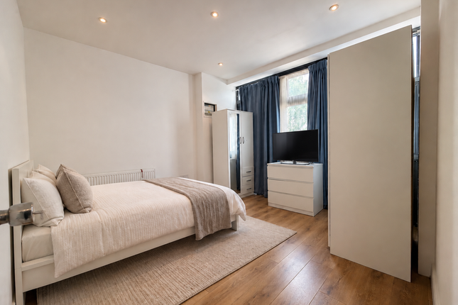 1a,Flat 1, Caxton Road, London photo 2