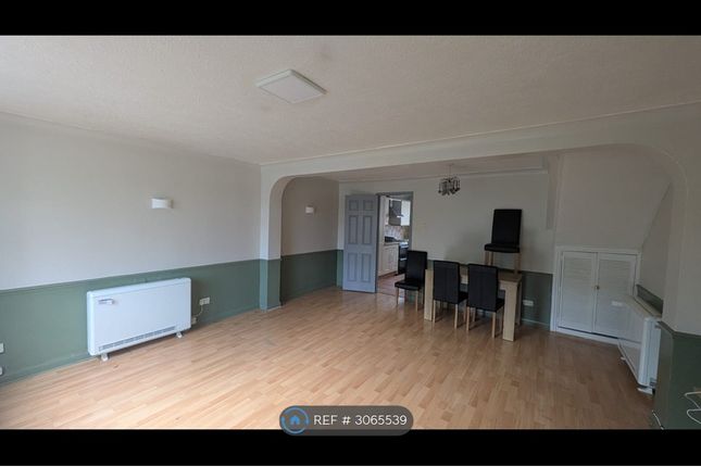 Griffin Close, Maidenhead photo 4