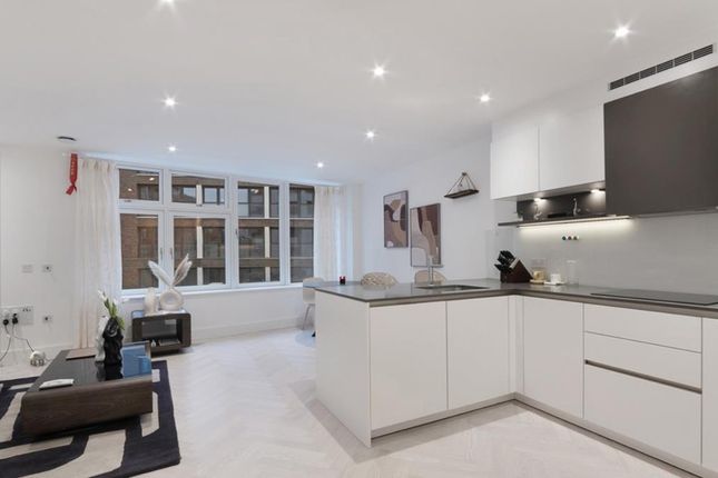 Flat for sale in Sterling Way, London