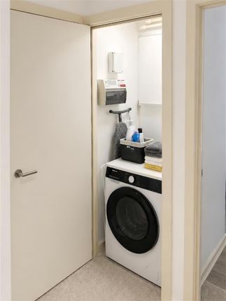 RHR-2, The Hive Apartments, 7 Masshouse Plaza, Birmingham photo 4