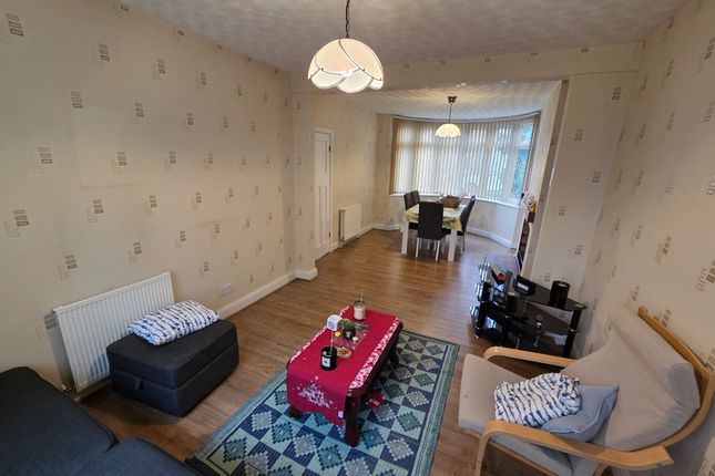 Luton photo 3