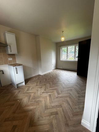 19 West Park Road, Batley photo 4