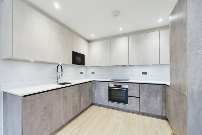 Shoppenhangers Road, Maidenhead photo 3
