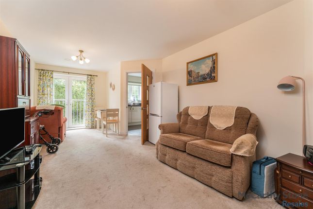 20 Roslyn Court, Lisle Lane, Ely photo 4
