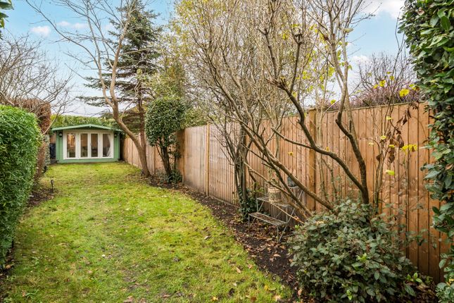 4 Grove Cottages,, Elm Grove Road, Cobham photo 3