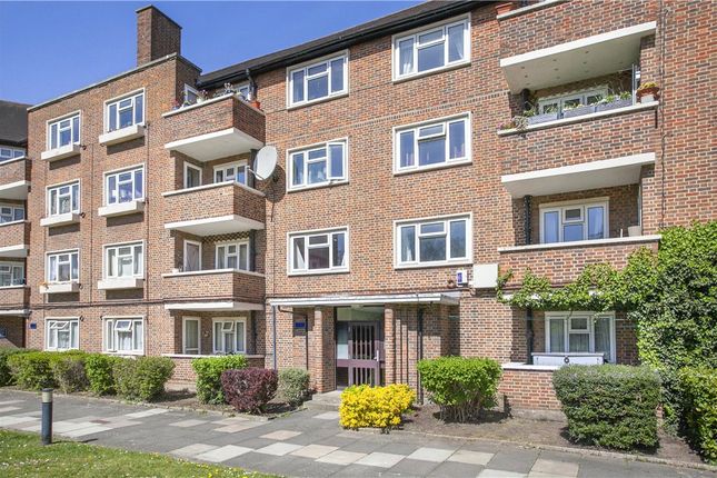 38, The Willoughbys, East Sheen photo 2