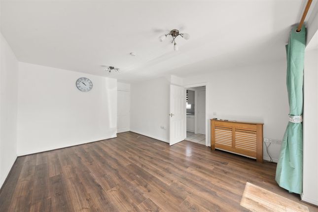 42, Little London Close, Uxbridge photo 4