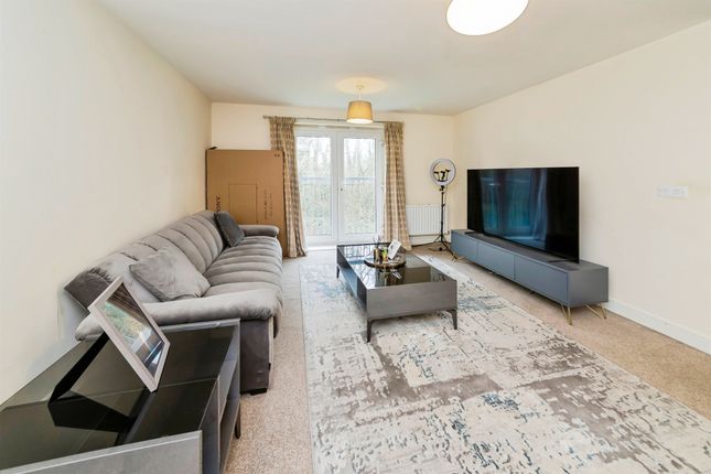 26, Copeland House, Rathlin Road, Crawley photo 3