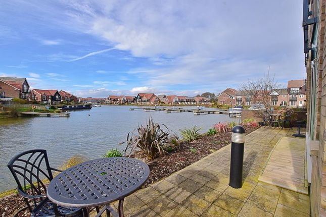 Flat for sale in Marine Point Apartments, Marine Approach, Burton Waters, Lincoln