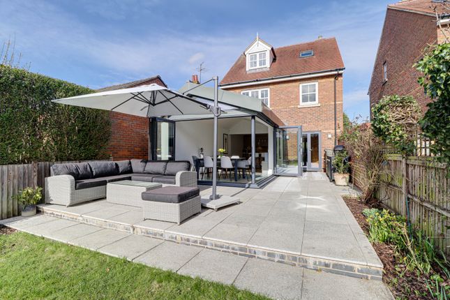 5, Meadow Vale, Wheathampstead photo 2