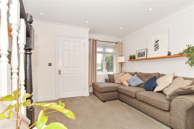 Mersea Crescent, Wickford photo 4