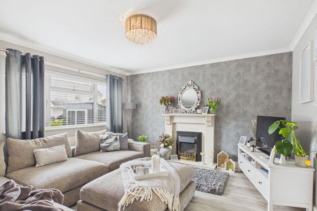 32 Grange Gardens, Llantwit Major photo 4