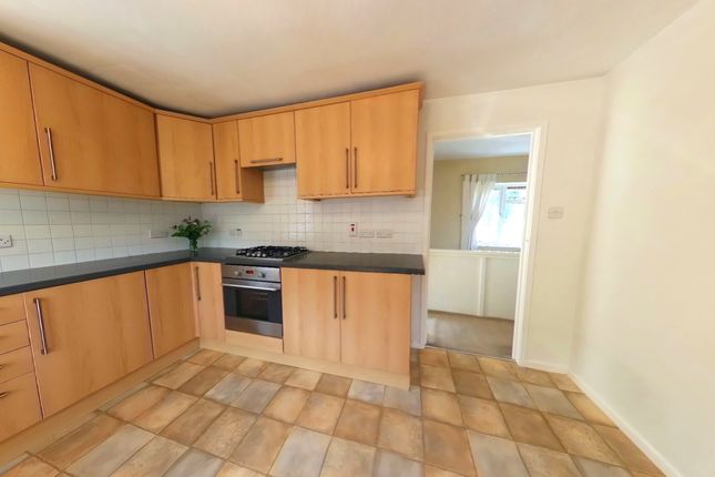 Flat to rent in Havelock Road, Kings Langley, Hertfordshire
