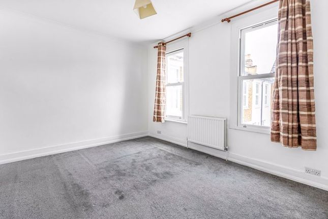 Terraced house for sale in Curwen Avenue, London