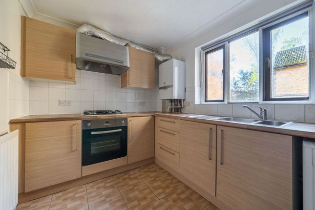 Flat 2, Stonechat Court, 45, Swan Drive, Colindale photo 3