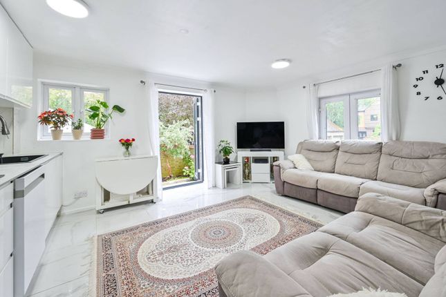3-bed house on Cunard Walk, Canada Water, £570,000