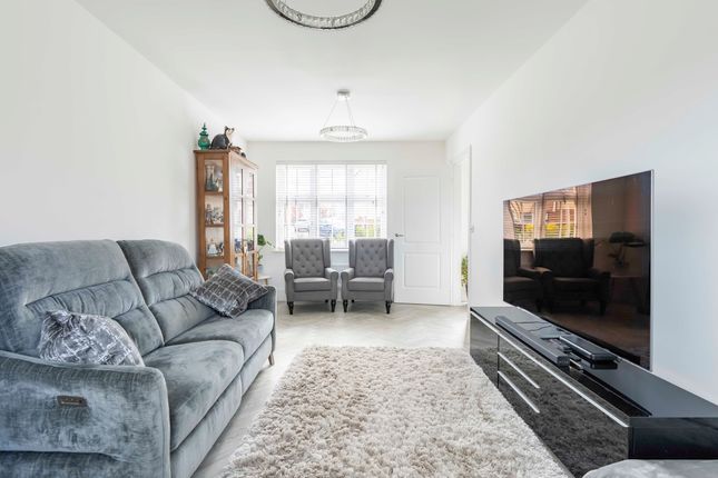 2 Holstein Avenue, Winscombe photo 2