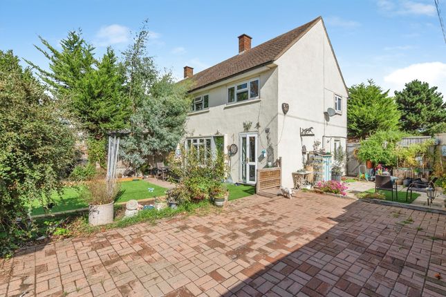 1, Gillam Way, Rainham photo 3