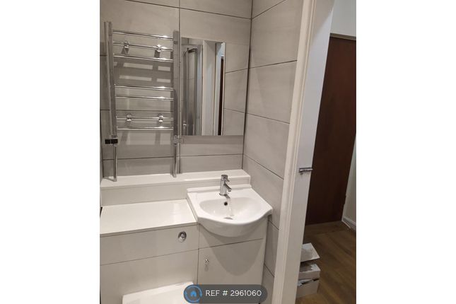 Flat  B Dickenson Road, Longsight, Manchester photo 3