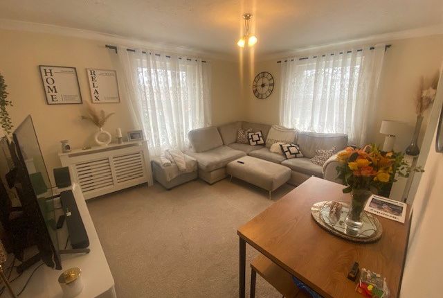 Thumbnail Flat to rent in Elmers End Road, London
