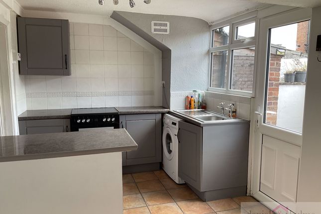 72 Fountain Street, Leek photo 3