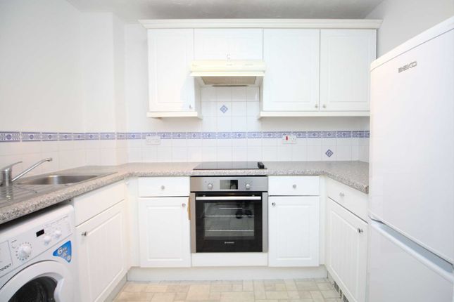 Flat 11 Sovereign Court, Gresham Close, Brentwood photo 3