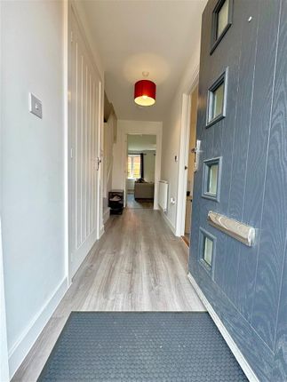 35, Fieldfare Road, Whiteley photo 4