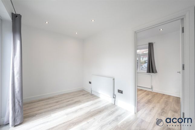 49, Kingsbury Road, London photo 3