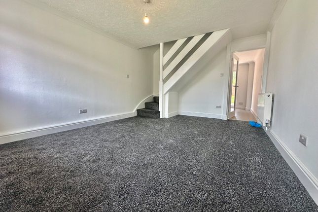 13, Lynn Close, Southampton photo 3