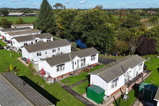 2-bed caravan on Sunny Bank Park,39, Sunnybank, Stafford, £120,000