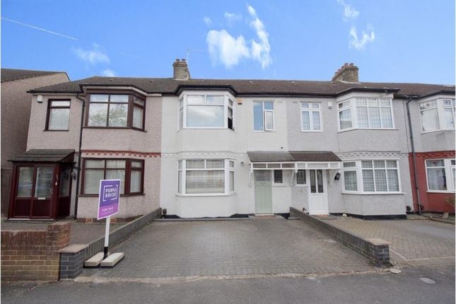 Thumbnail Semi-detached house to rent in Strathmore Gardens, Hornchurch