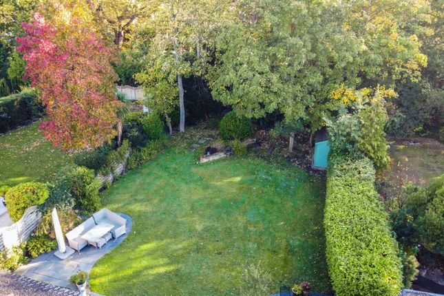 17, Kenwood Drive, Walton-On-Thames photo 3