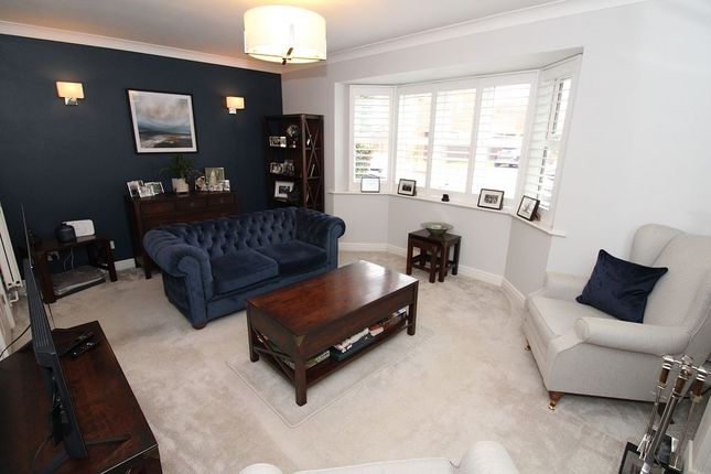 12, Quebec Close, Horley photo 4
