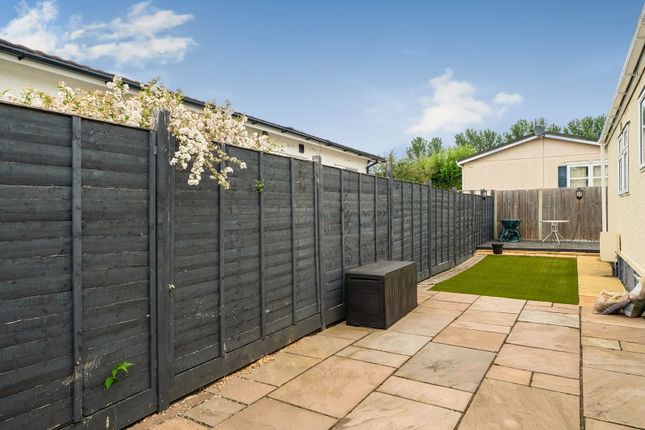 17 Orchard Way, Orchards Residential Park, Slough photo 2