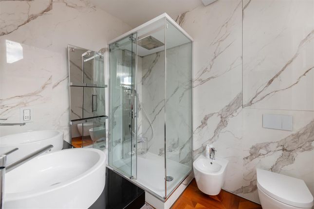 Flat for sale in Cadogan Gardens, London