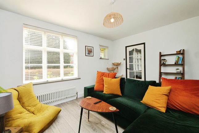51, Chestnut Grove, York photo 3