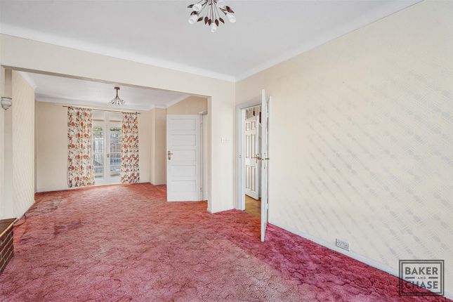 314, Carterhatch Lane, Enfield photo 4