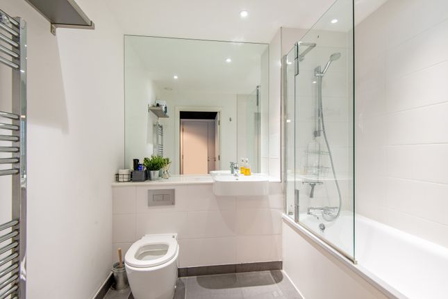 Flat for sale in Carter Way, London