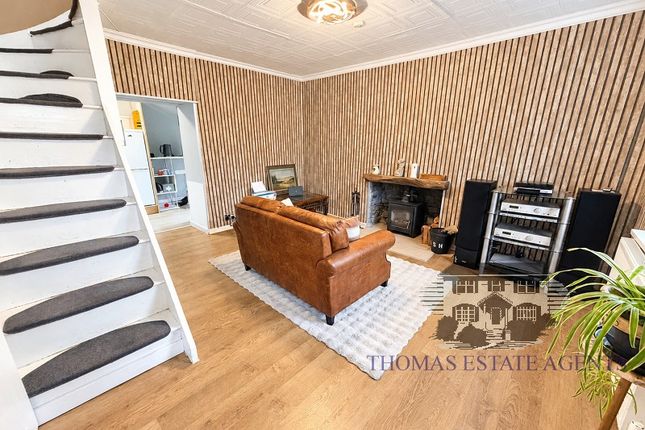 16, Lower Alma Place, Pentre photo 4