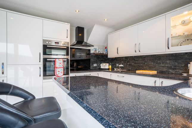 145, Cae du Estate, Pwllheli photo 4