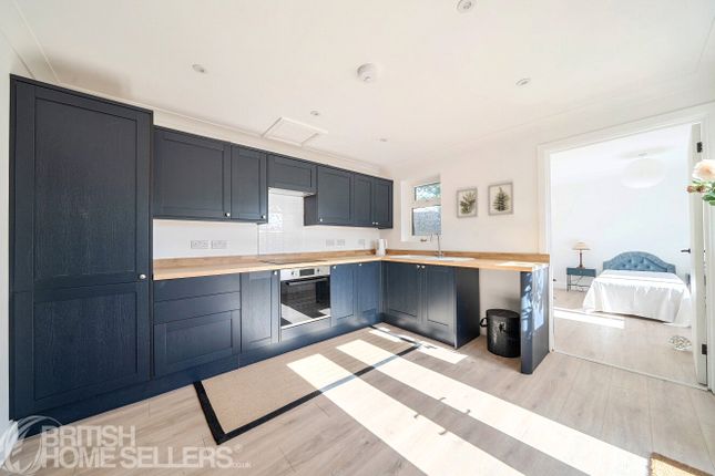 Summerfield Road, Chichester photo 3