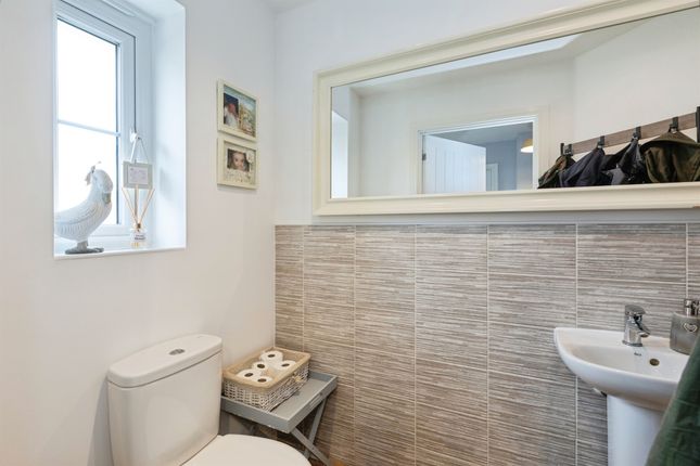 2, Albion Crescent, Corsham photo 4