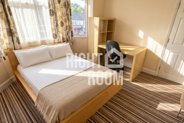 313 Burgess Road, Southampton photo 5