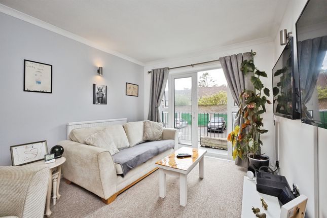 FLAT 8, Christchurch Court, South Street, Crewkerne photo 4