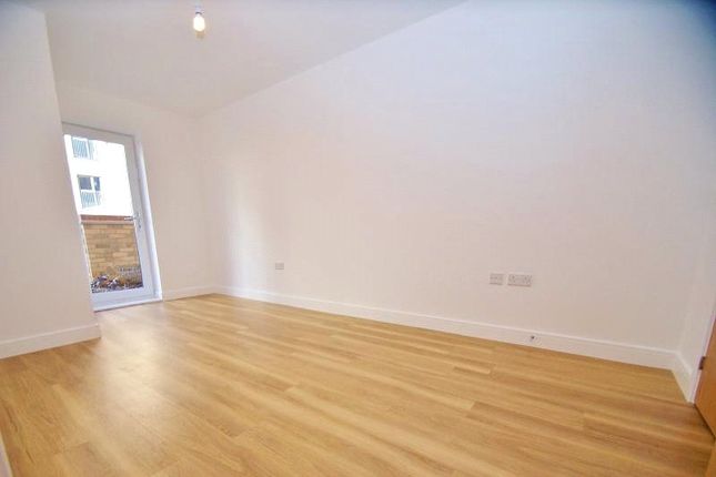 Flat to rent in Maxwell Road, Romford