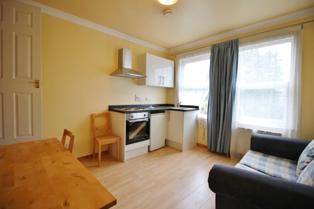 Thumbnail Flat to rent in Flat 3, 35, Grosvenor Road, Finchley Central, London