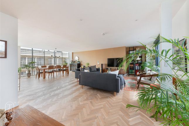 The Penthouse, 151-153, Curtain Road, London photo 4